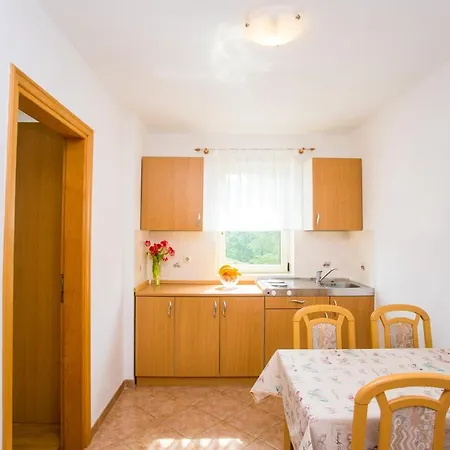 Lorena Apartman *