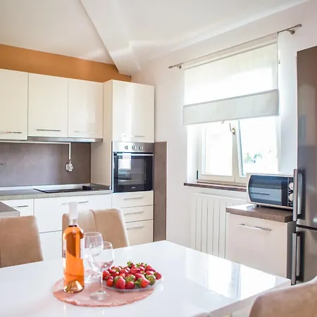 Lorena Apartman