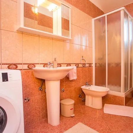 Lorena Appartement *