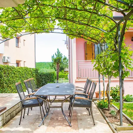 Lorena Apartment *